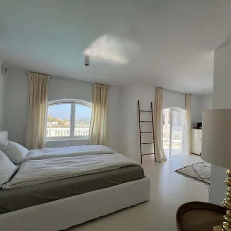Deluxe With Seaview In Portals Costa D'En Blanes